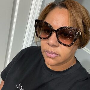 Fendi Tortoiseshell Oversized Cat-Eye Sunglasses with Brown Gradient Lenses